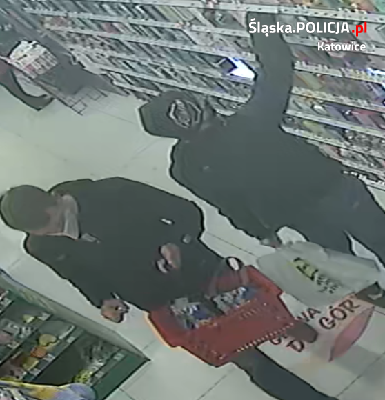 Publikujemy wizerunek podejrzewanych o kradzież perfum. Rozpoznajesz ich?