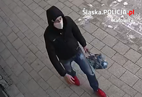 Publikujemy wizerunek podejrzewanych o kradzież perfum. Rozpoznajesz ich?