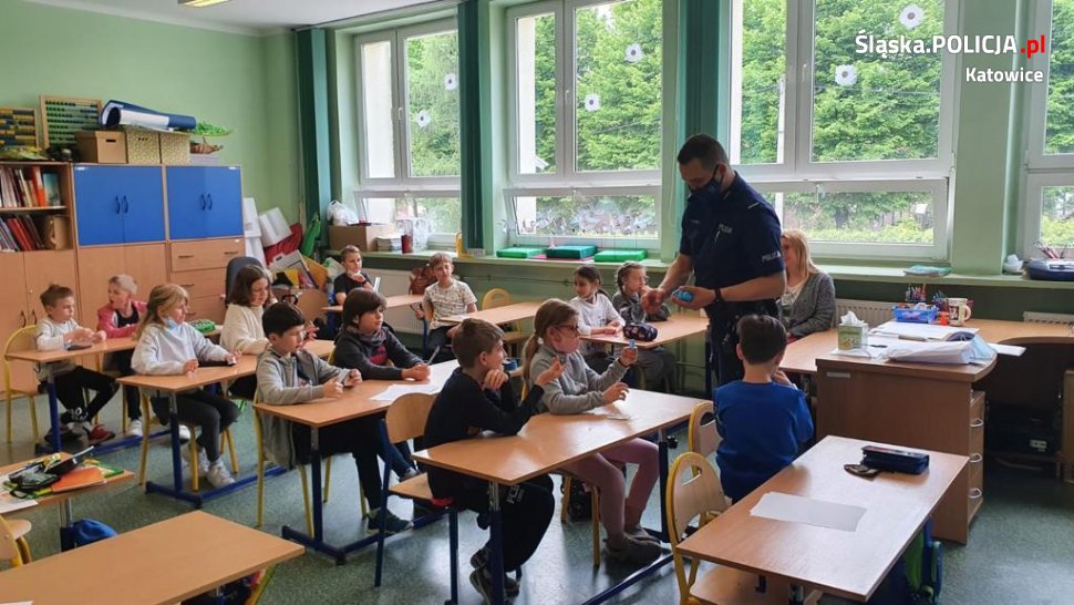 Bądź bezpieczny w kontakcie ze znajomymi. Policjanci spotkali się z uczniami