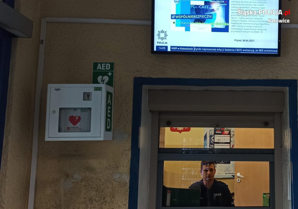 Automatyczny Defibrylator Zewnętrzny (AED) w katowickiej komendzie