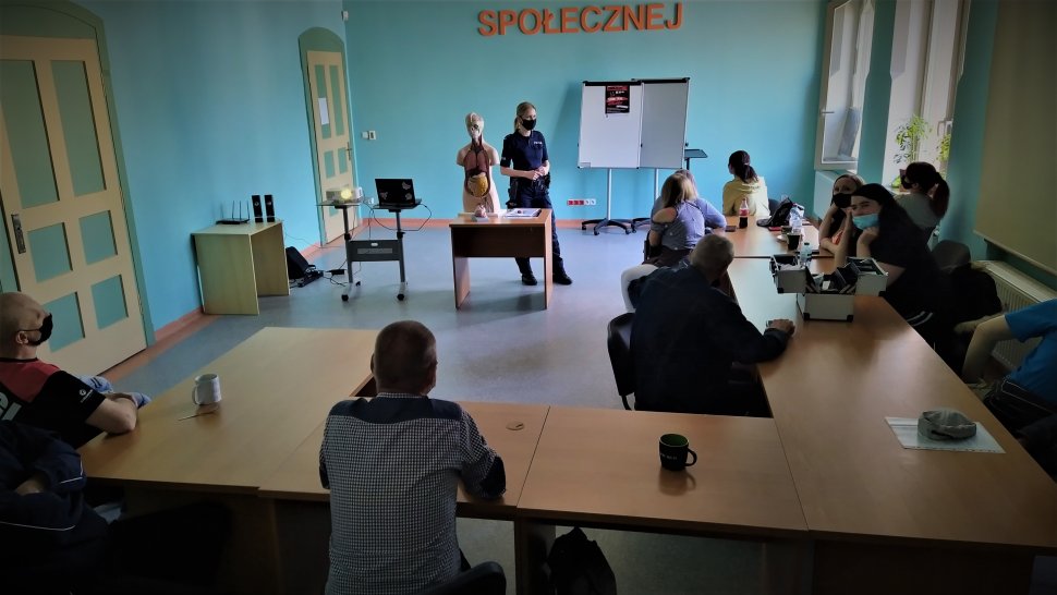 Prelekcja dotycząca narkotyków i dopalaczy