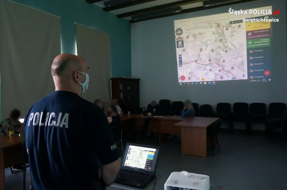 Świętochłowiccy policjanci promowali aplikacje związane z bezpieczeństwem