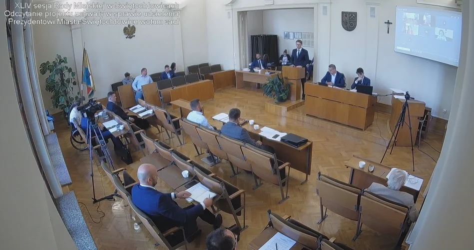 Absolutorium rzutem na taśmę, ale wotum zaufania dla prezydenta brak