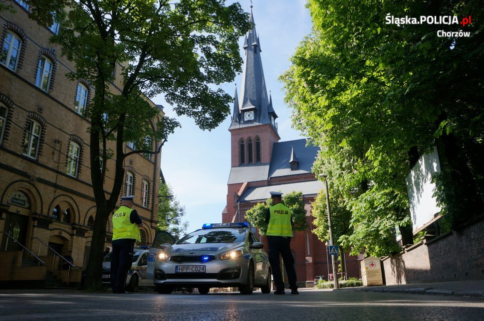 Policjanci i strażnicy zabezpieczali procesje z okazji święta "Bożego Ciała"