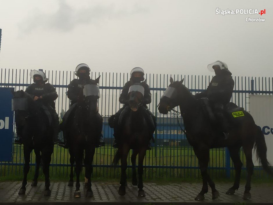 Chorzowscy policjanci dbali o bezpieczeństwo podczas piłkarskich zmagań