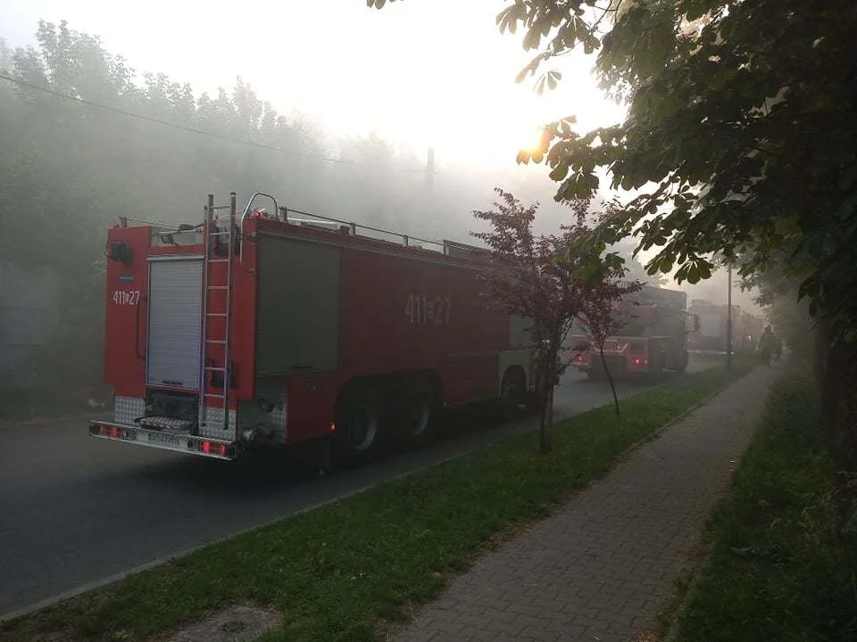 Chorzów: Pożar hali magazynowej i warsztatu samochodowego przy ul. Piotra Skargi