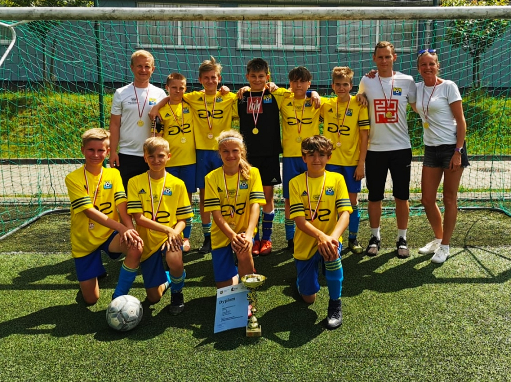 Młodzi piłkarze z SP 13 zostali Mistrzami Śląska!