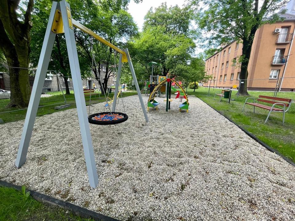 Nowy plac zabaw w Rokitnicy