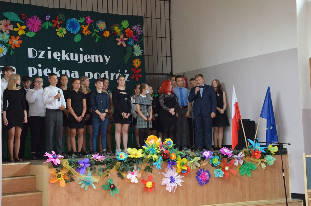 Zmodernizowana Szkoła Podstawowa nr 22 pożegnała ósmoklasistów