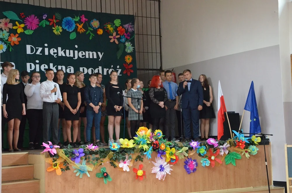 Zmodernizowana Szkoła Podstawowa nr 22 pożegnała ósmoklasistów