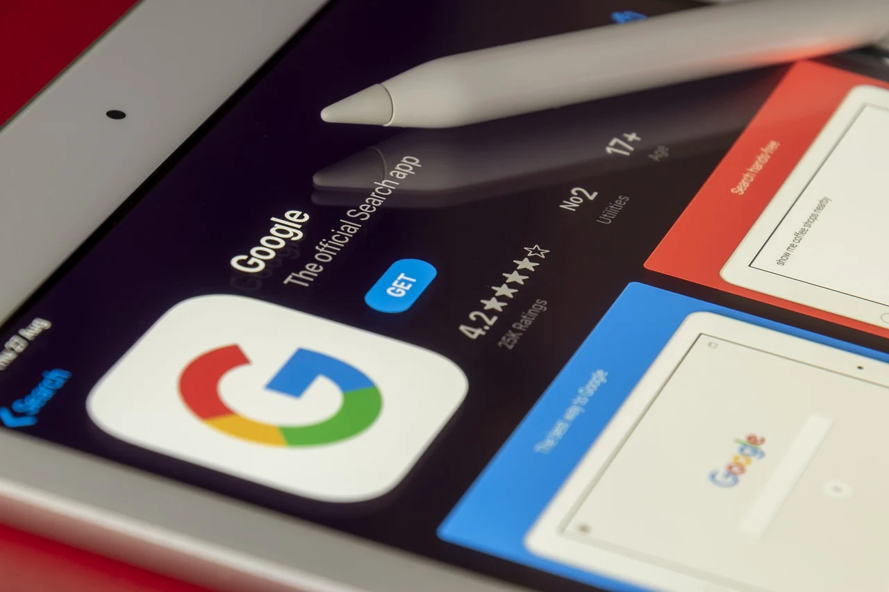 „Google wciąż przestaje działać” – od rana taki komunikat wyświetla się na smartfonach