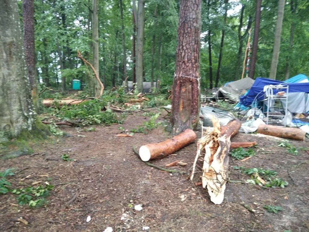 Harcerze ewakuowani z bazy żeglarskiej 1