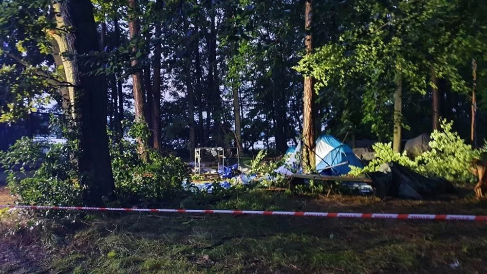 Harcerze ewakuowani z bazy żeglarskiej 9