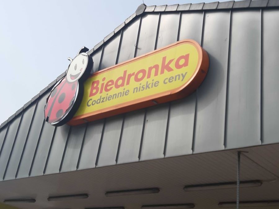 Sklepy Biedronka otwarte w niedzielę! Sieć nawiązała współpracę z Pocztą Polską