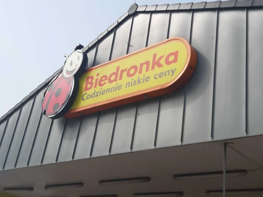 Sklepy Biedronka otwarte w niedzielę! Sieć nawiązała współpracę z Pocztą Polską