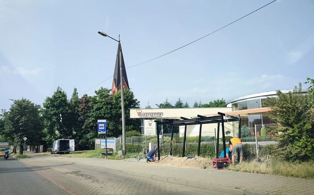 Na rudzkich ulicach stanęły trzy nowe wiaty przystankowe!