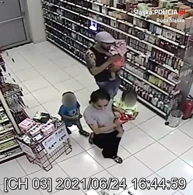 Śledczy dążą do ustalenia tożsamości mężczyzny i dwóch kobiet. Są podejrzani o kradzież