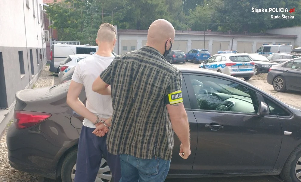 Ruda Śląska: 26-latek zaatakował rozbitą butelką taksówkarza