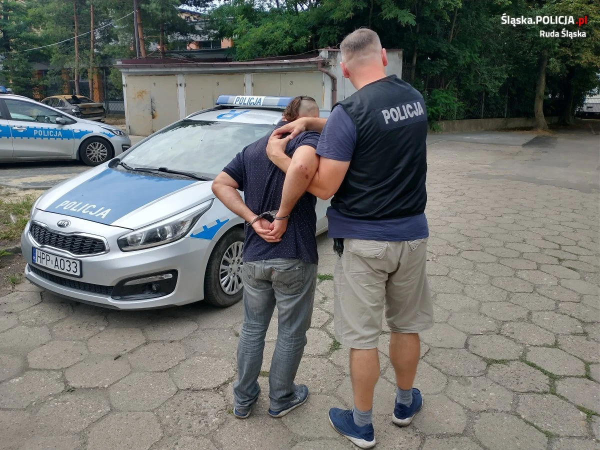 Napad na sklep w Rudzie Śląskiej! Mężczyźni sterroryzowali pracownika i zażądali pieniędzy