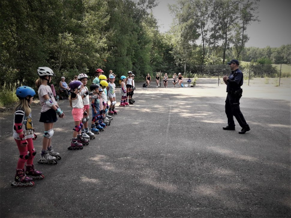 Bezpieczne "rolkowanie" z łaziskimi dzielnicowymi