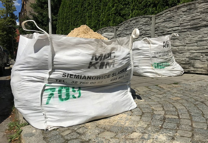 Taniej za odbiór gruzu