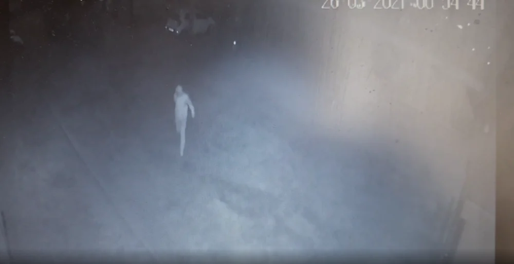 Poszukiwany sprawca zniszczenia samochodów