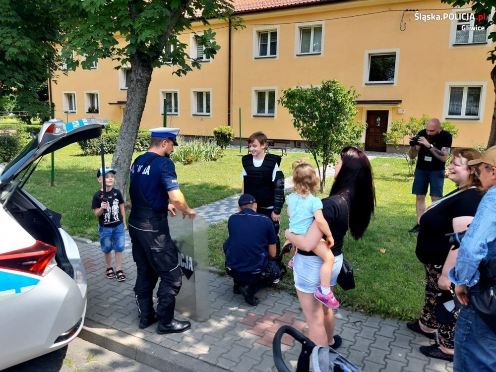 "Jak dobrze mieć sąsiada"- policyjni profilaktycy wsparli projekt lokalnej społeczności