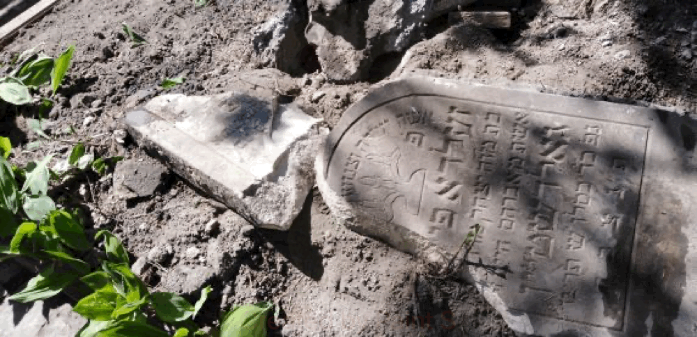 Odnaleziono 90-letnie Żydowskie macewy