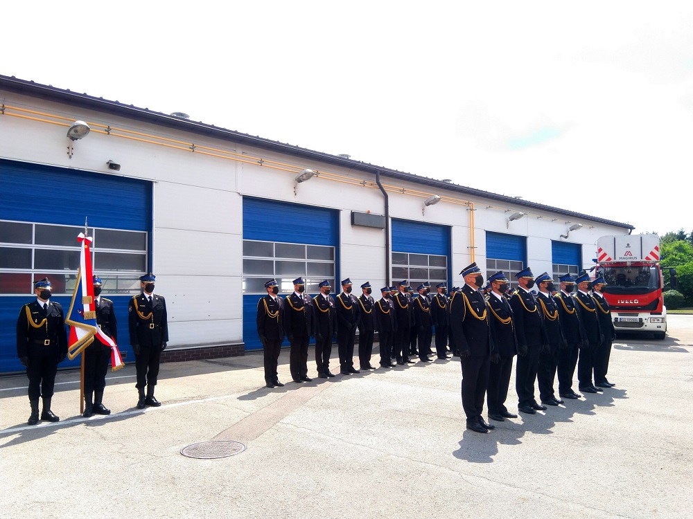 Oficjalne przekazanie samochodu z drabiną mechaniczną dla sosnowieckiej straży pożarnej 1