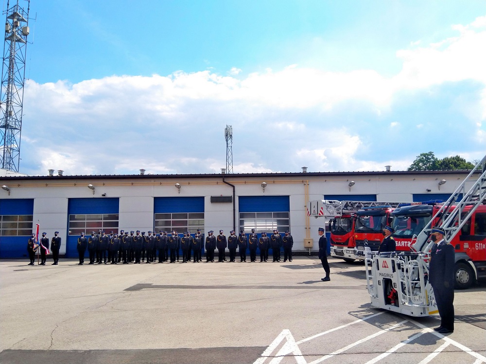 Oficjalne przekazanie samochodu z drabiną mechaniczną dla sosnowieckiej straży pożarnej 2