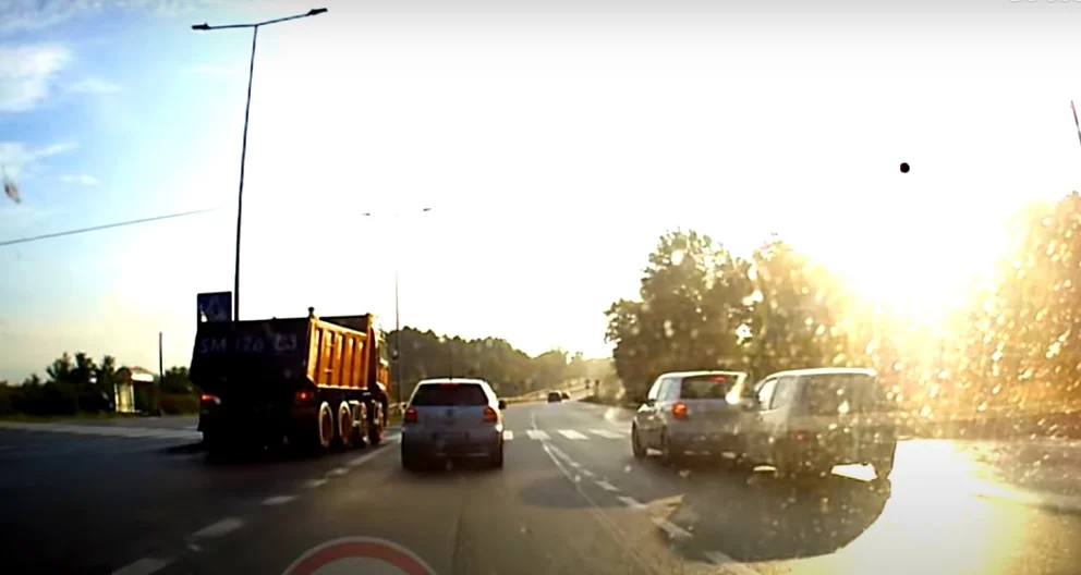 Kolizja na DK 81 w Mikołowie. Zderzyło się kilka pojazdów! [WIDEO]