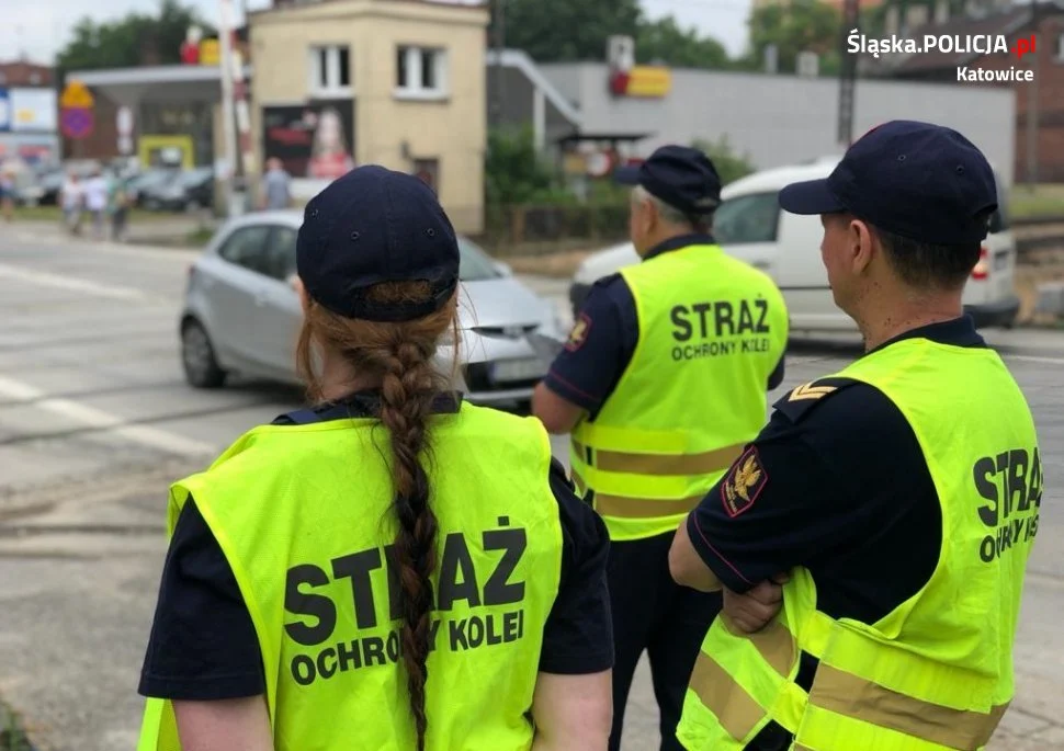 Razem dbają o bezpieczeństwo na przejazdach kolejowych