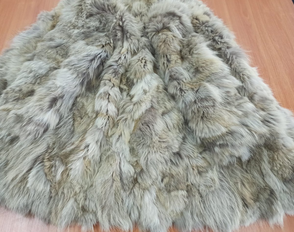 Katowiccy policjanci zabezpieczyli futro z wilka kanadyjskiego