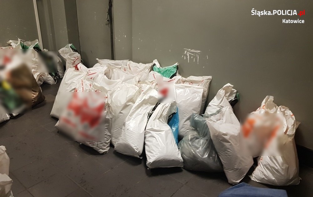 Katowiccy policjanci zabezpieczyli prawie 440 kg nielegalnego tytoniu