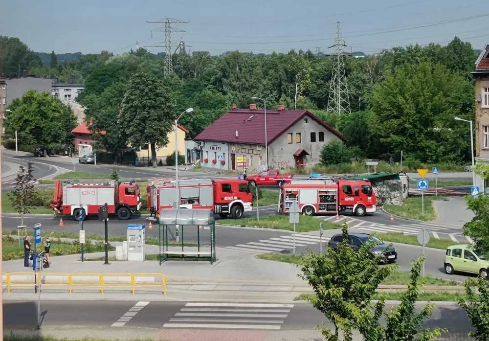 Świętochłowice: Rondo na Zgodzie zablokowane. Przewrócił się samochód ciężarowy