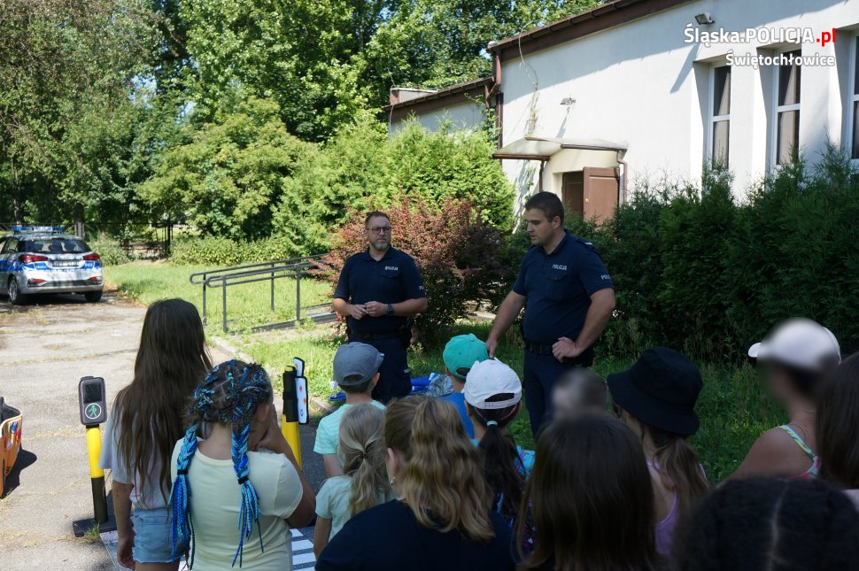 Bezpieczne wakacje z świętochłowickimi policjantami