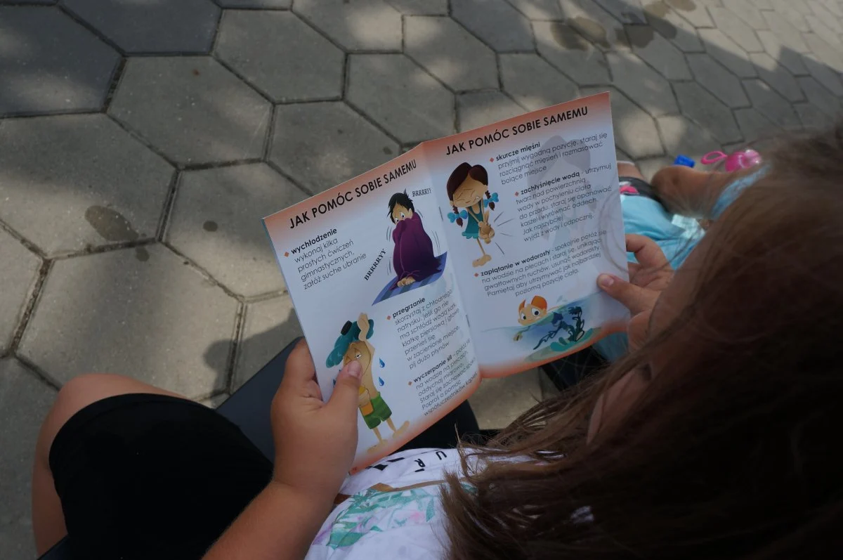 Policjanci i strażnicy promowali bezpieczeństwo przez zabawę