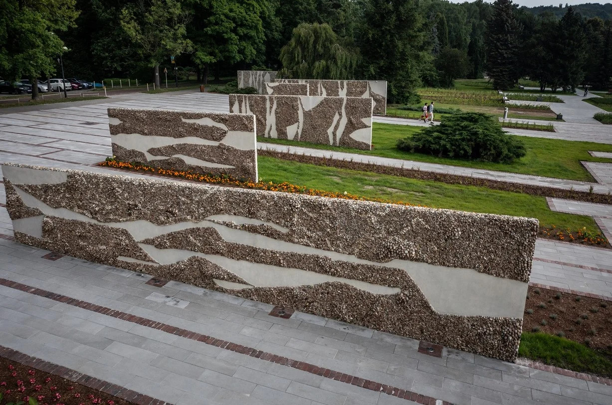 Otoczenie Hali Kapelusz już po remoncie. Słynny Plac Mozaikowy przeszedł renowację