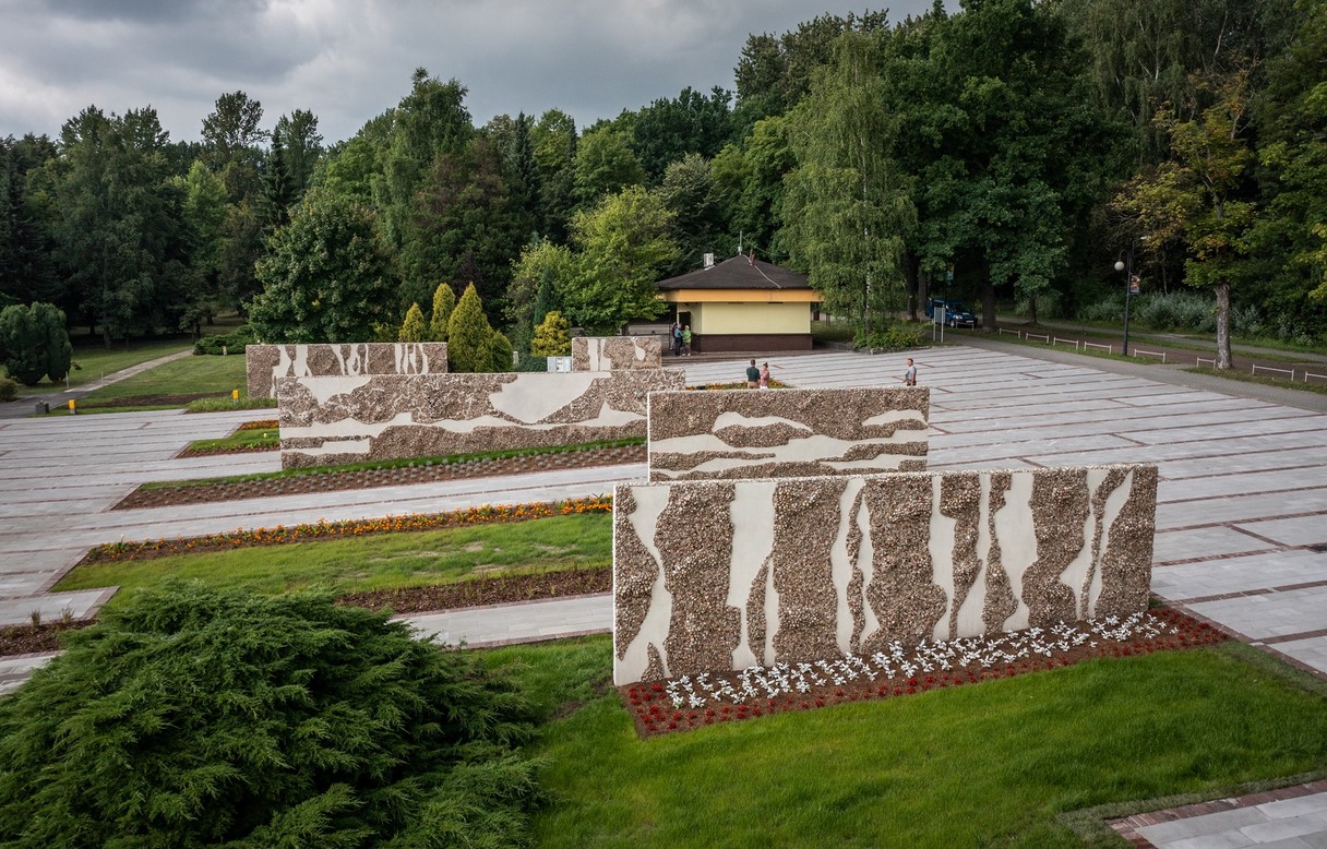 Otoczenie Hali Kapelusz już po remoncie. Słynny Plac Mozaikowy przeszedł renowację