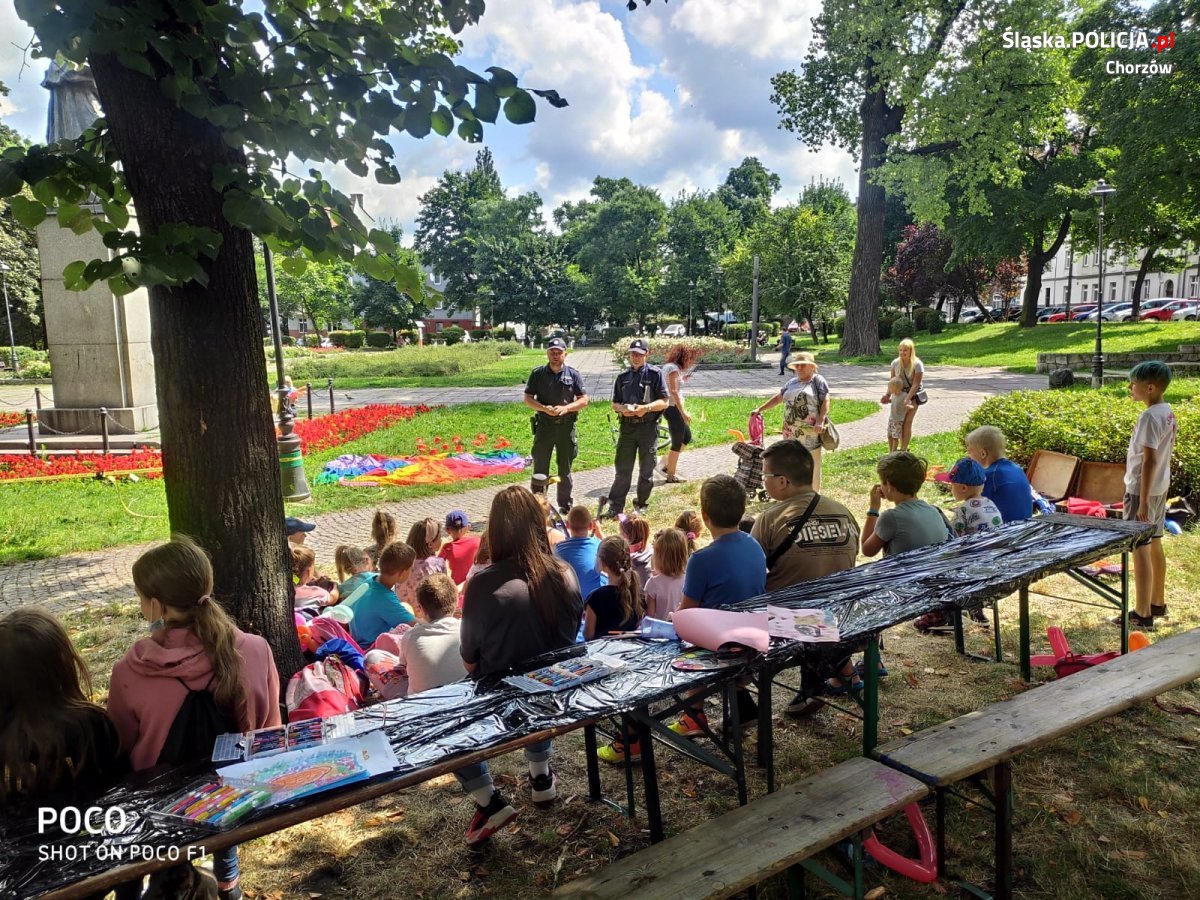 Bezpieczne wakacje z chorzowskimi mundurowymi