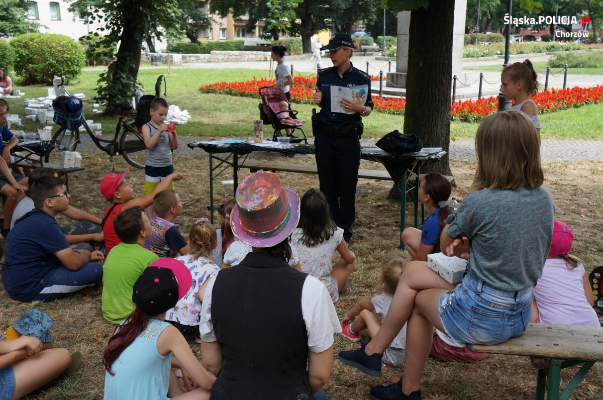 Bezpieczne wakacje z chorzowskimi mundurowymi