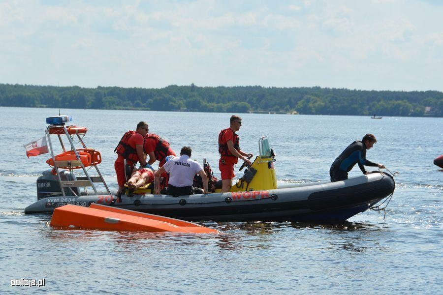 Bezpieczne wakacje 2021. Policjanci radzą - dbajmy o siebie i innych