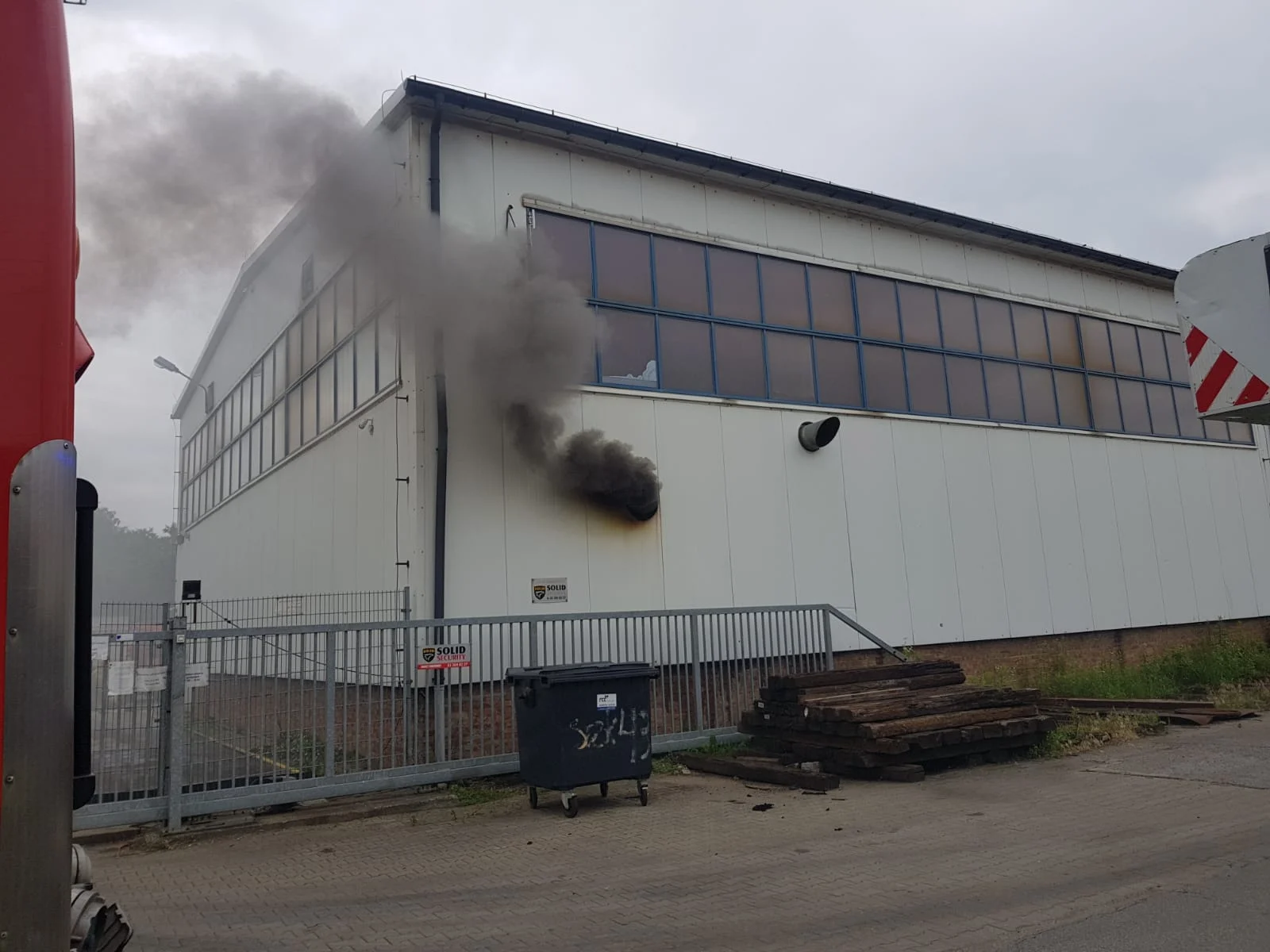 Zabrze: W hali produkcyjno-magazynowej przy ul. Hagera wybuchł pożar