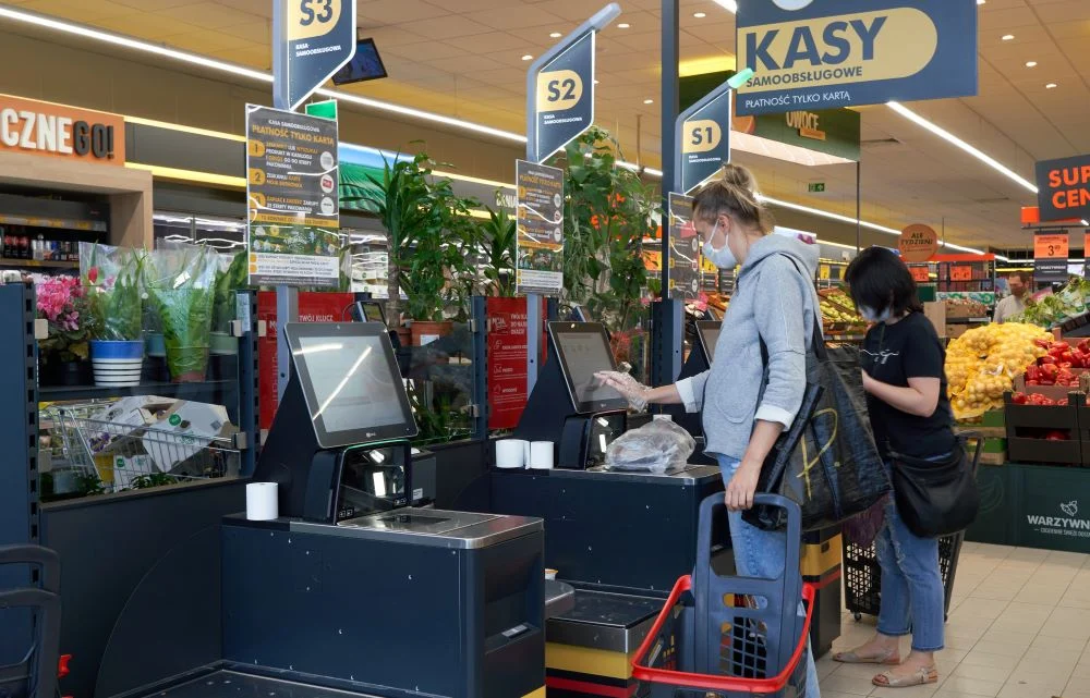 Sklepy Biedronka otwarte w niedzielę! Sieć nawiązała współpracę z Pocztą Polską