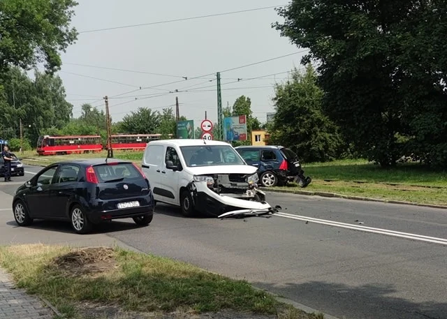 Kolizja na wysokości pętli tramwajowej w Zaborzu. Mogą występować utrudnienia!
