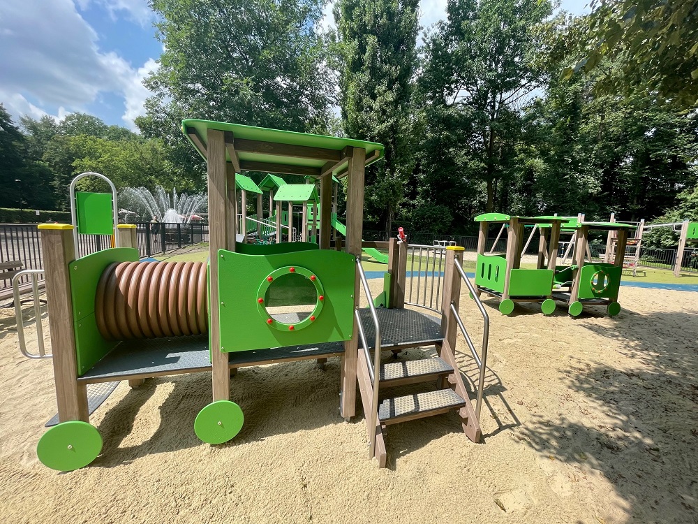 Nowy plac zabaw w Parku im. Poległych Bohaterów