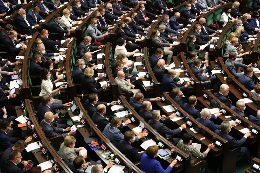 Lex TVN przegłosowane. Na Sali Posiedzeń w Sejmie zabrakło posła Marka Wesołego