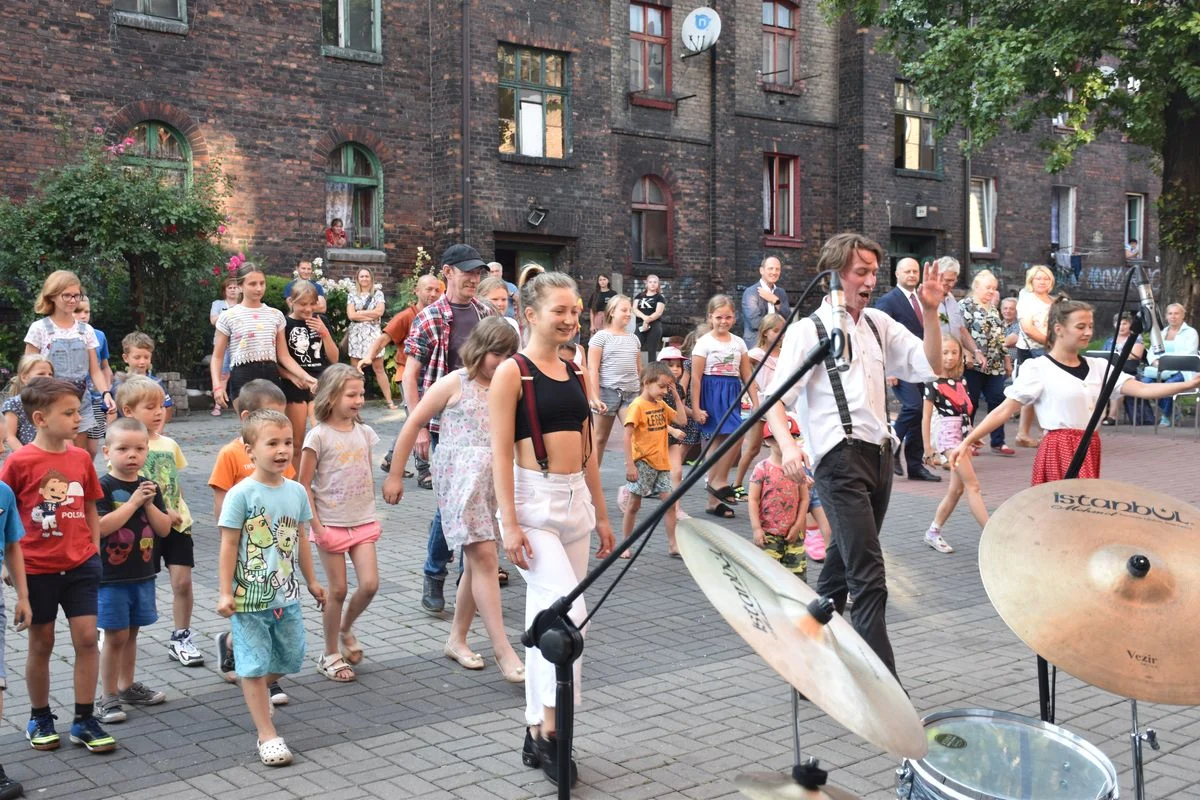 Widowisko plenerowe Różowisko, czyli śląskie kwiotki 10