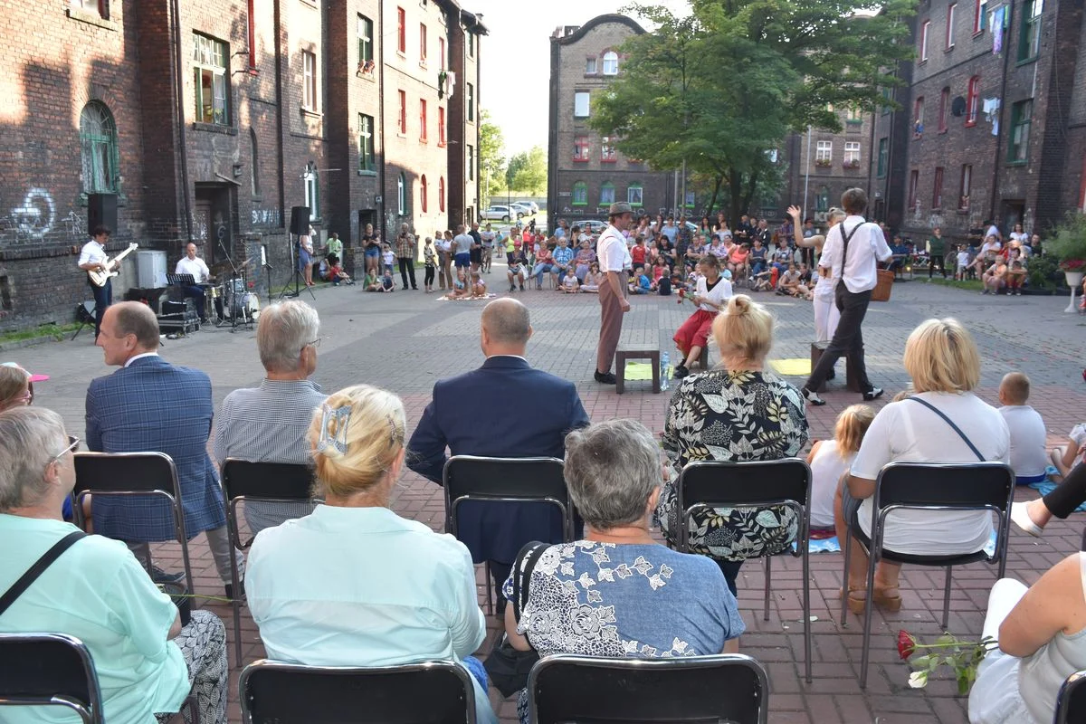 Widowisko plenerowe Różowisko, czyli śląskie kwiotki 11