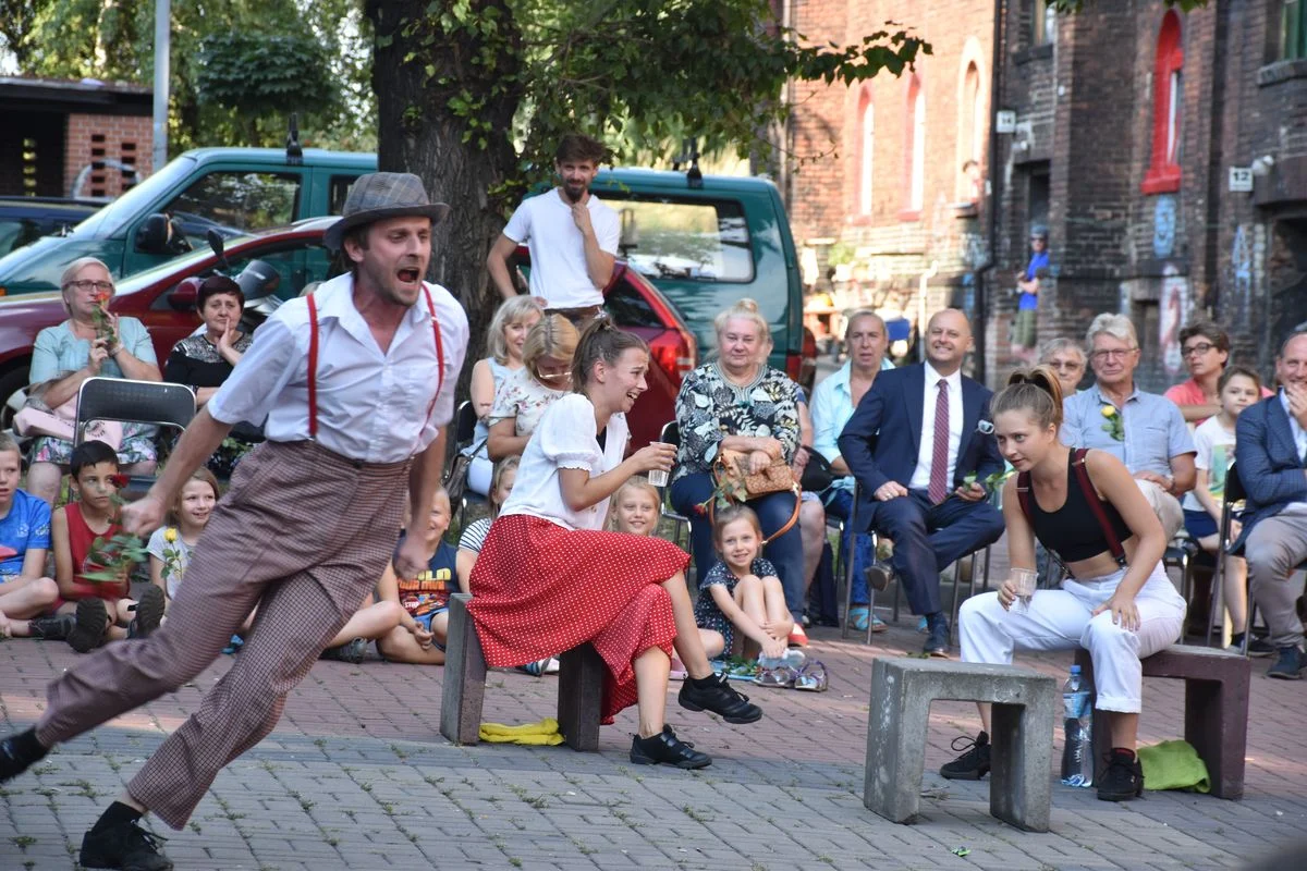 Komediowe czwartkowe popołudnie na osiedlu Kaufhaus [ZDJĘCIA]